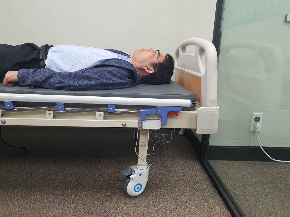 소프트웨어융합연구소가 개발한 개인 맞춤형 건강관리 시스템. 침대에 센서를 부착해 낙상사고와 만성질환, 고독사 등을 예방할 수 있다.