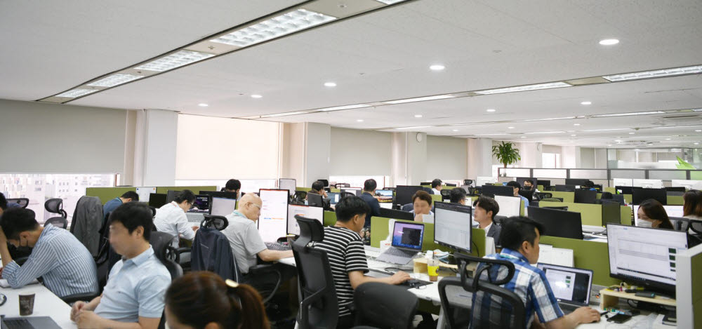 서울 중구에 위치한 GS ITM 본사에 직원들이 업무를 보고 있다. GS ITM은 클라우드 전문 인력을 보유, 고객 맞춤 클라우드 서비스를 지원한다. GS ITM 제공