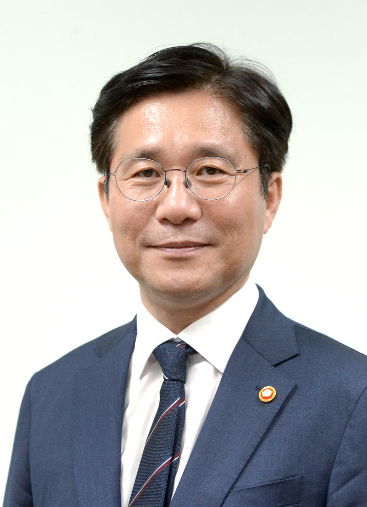 [포스트 코로나]산업부-OECD, 합동 콘퍼런스…성윤모 "코로나19 극복 위해 연대해야"