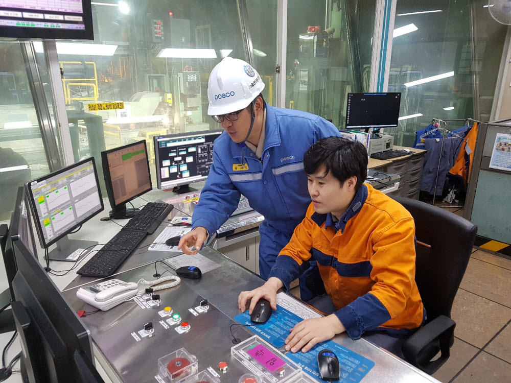 스마트팩토리가 구축된 제철소 현장 모습. 포스코ICT 제공