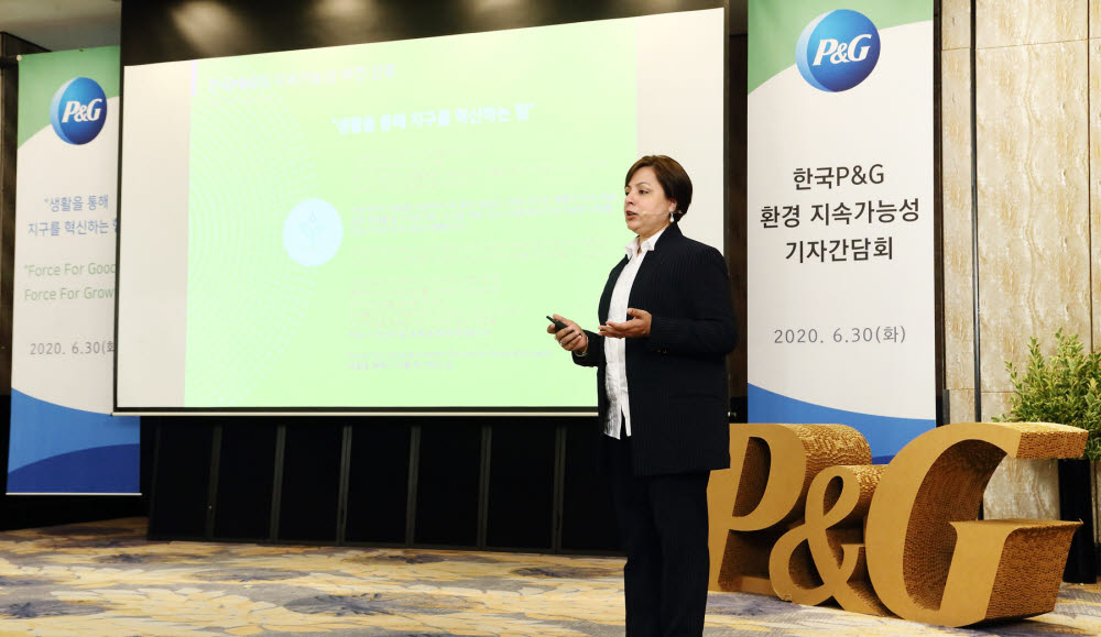 30일 온라인 스트리밍으로 진행된 기자간담회에 참석한 발라카 니야지 한국P&G 대표