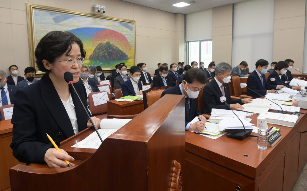 21대국회 첫 업무보고 하는 조성욱 공정위원장