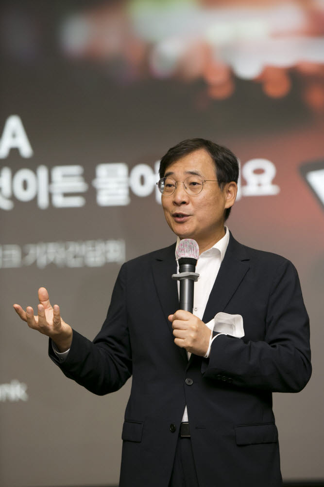 [오늘의 CEO]통신·금융 섭렵 이문환 행장, 케이뱅크 재건 선봉장으로