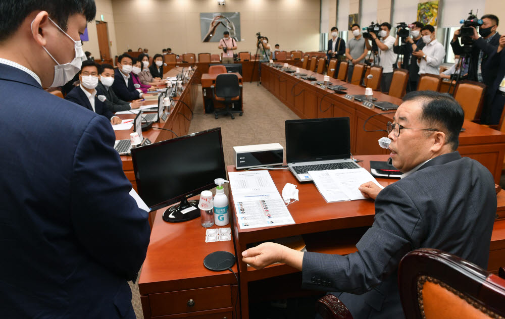 '한상혁 방통위원장' 현안질의 회의 요구하는 통합당