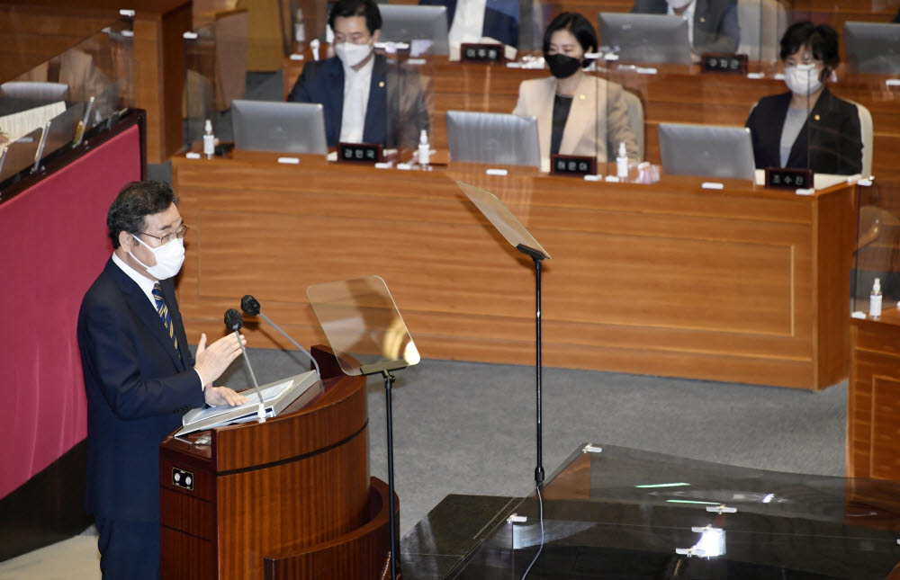 교섭단체 대표연설하는 이낙연 대표