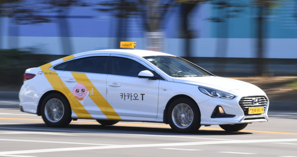 카카오 “배차 몰아주기 사실 아니다”…경기도 의혹에 정면 반박