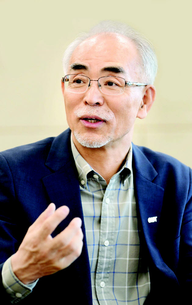 김기선 광주과학기술원(GIST) 총장이 전자신문과의 인터뷰에서 한국판 뉴딜을 선도하기 위한 역할과 전략 등을 밝히고 있다.