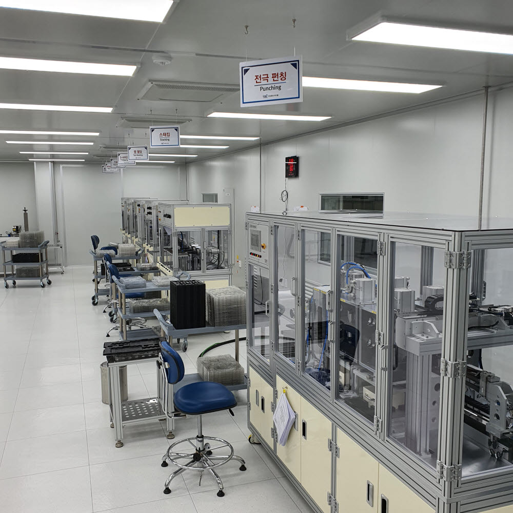 티디엘이 나주혁신도시 에너지밸리 전용공장에 구축한 전고체 배터리 생산라인.