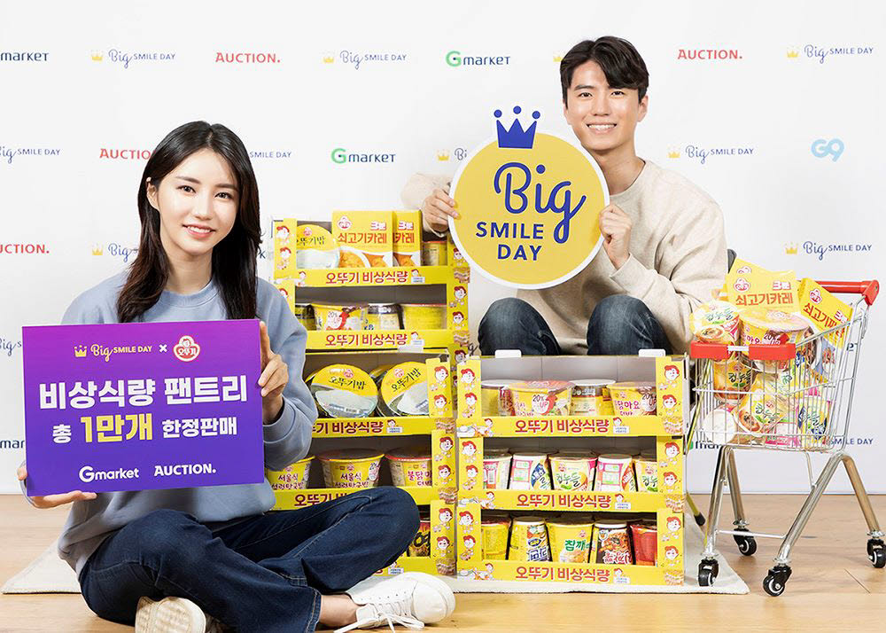 G마켓과 옥션은 빅스마일데이에 오뚜기와 함께 한정판 굿즈 및 신제품을 단독으로 선보인다. 종류별로 5000개씩 준비해 G마켓과 옥션에서 2일부터 각 1만개씩 한정 수량으로 판매한다.