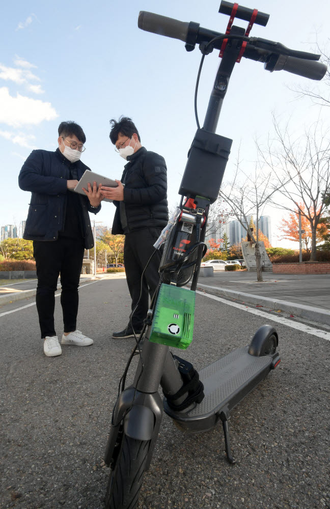 IoT 센서를 적용한 전동 킥보드. 사진=이동근 기자 foto@etnews.com