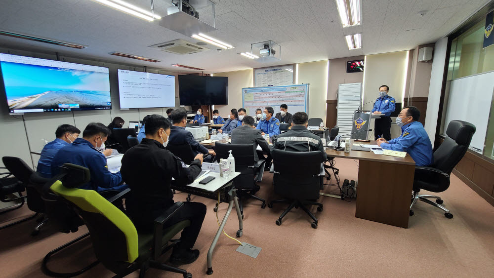 전남정보문화산업진흥원이 실시한 드론을 활용한 해양안전 서비스 기술실증 시연회.