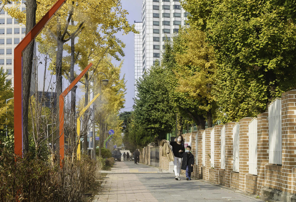 아우디폭스바겐코리아가 서울 영희초등학교 인근에 두 번째 초록빛 꿈꾸는 통학로를 개통했다.