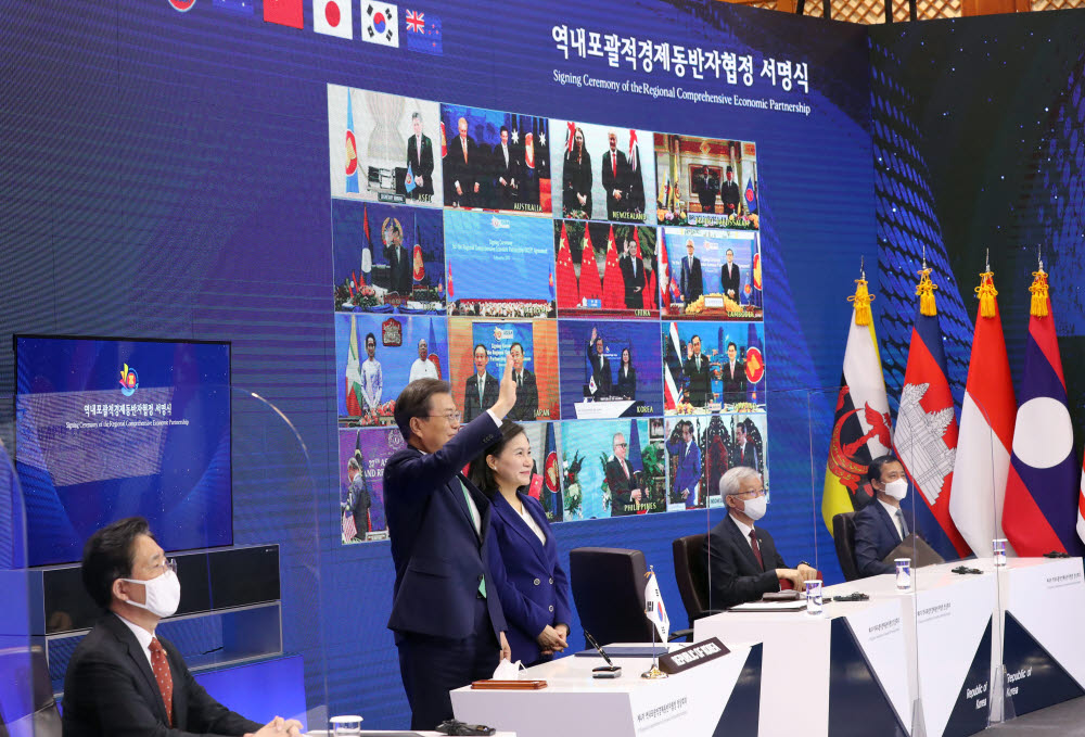 문 대통령, 20일 APEC 정상회의 참석...'디지털 강국' 위상 굳힌다