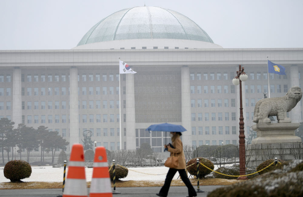 국민 절반 이상 법정시한 내 예산 처리 긍정 평가