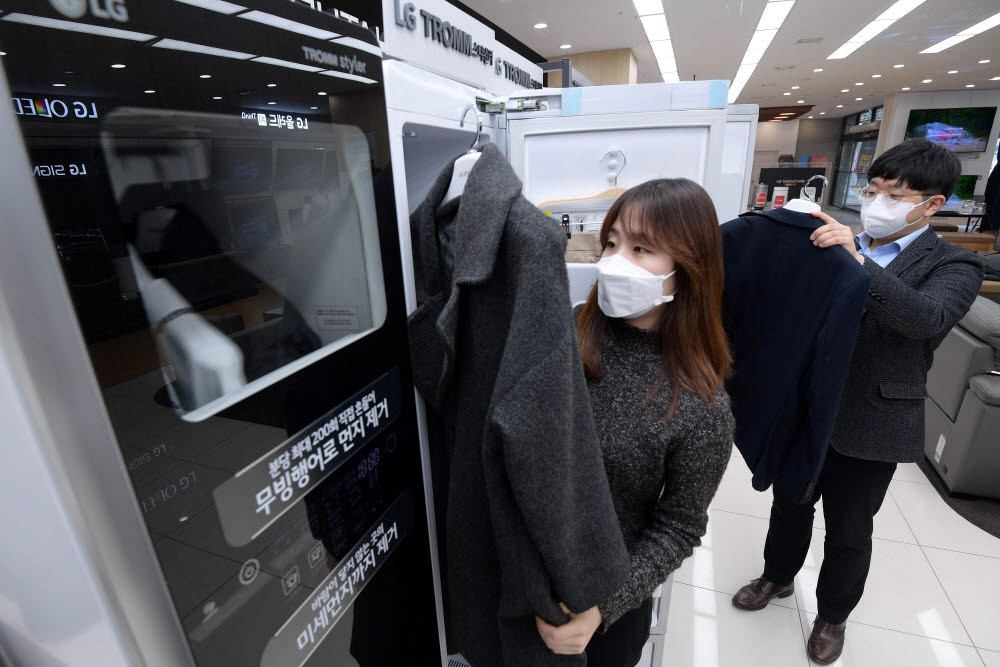 바이러스, 미세먼지 없애주는 의류관리기 시장 고속성장