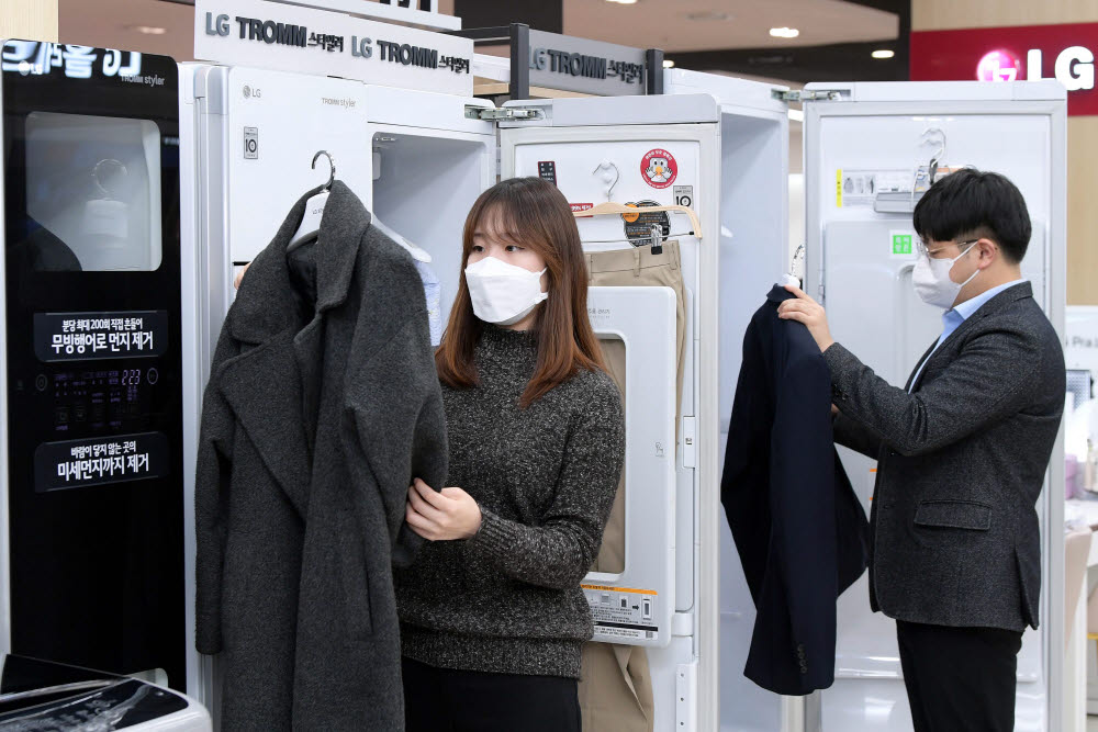 바이러스, 미세먼지 없애주는 의류관리기 시장 고속성장