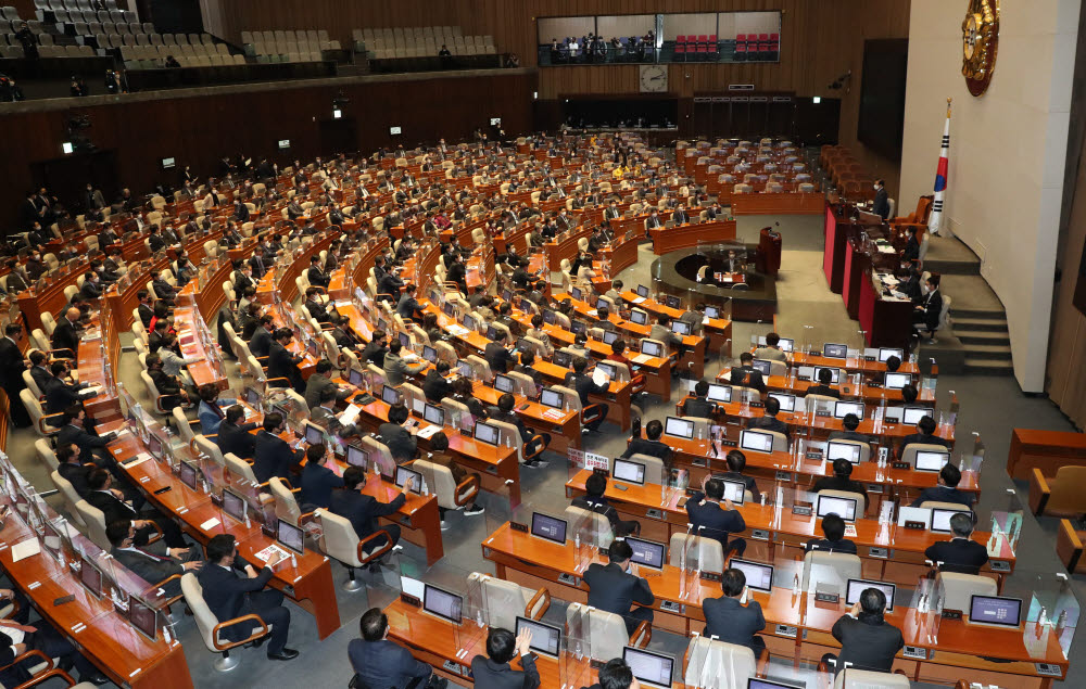 9일 국회 본회의장에서 제382회국회(정기회) 제15차 본회의가 열리고 있다.