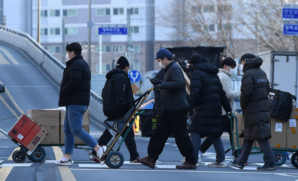 꽁꽁 얼어붙은 새해 첫 월요일