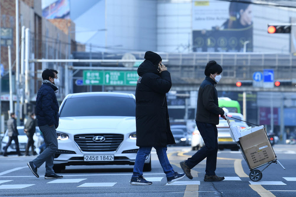 꽁꽁 얼어붙은 새해 첫 월요일