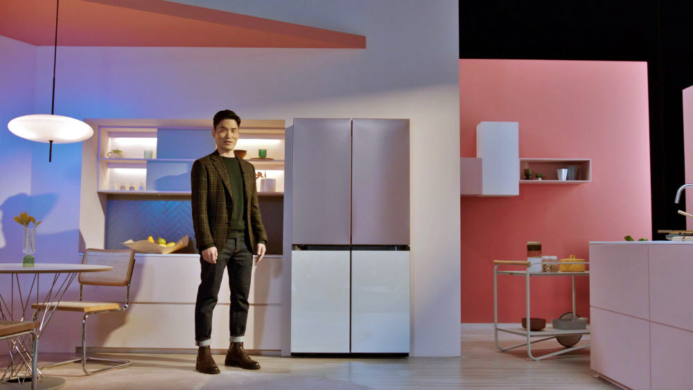 승현준 삼성전자 사장이 비스포크(BESOPKE) 냉장고를 소개하고 있다.