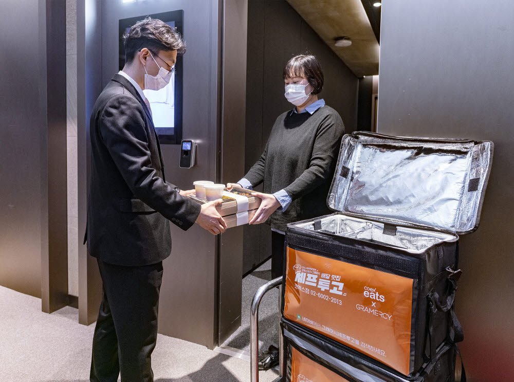 신세계푸드, 코로나 '돌파구'...구내식당에 '셰프투고' 배달 도입