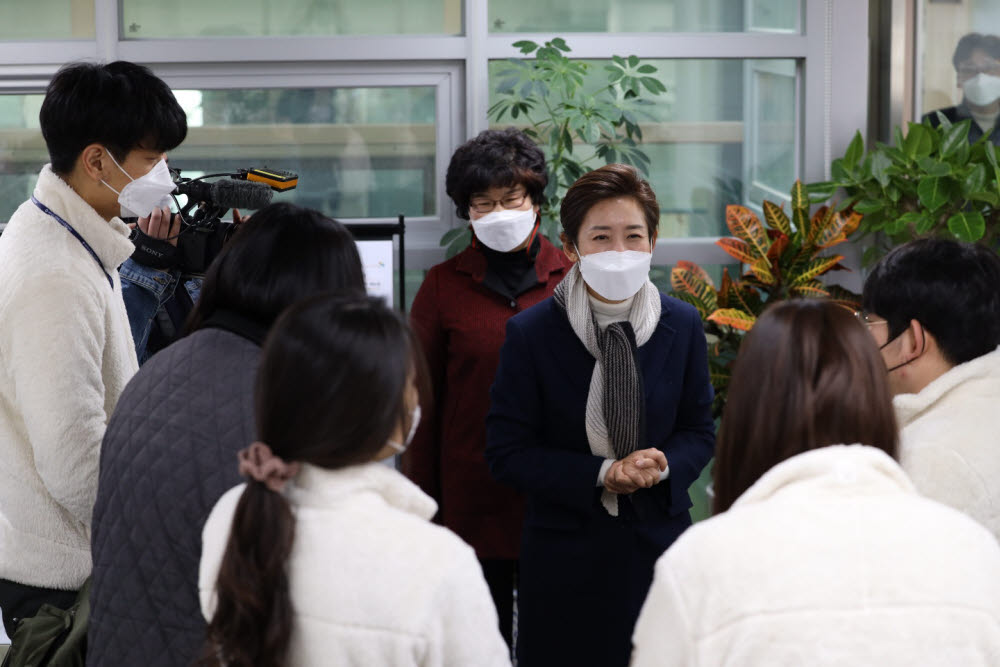 나경원 국민의힘 서울시장 예비후보는 18일 서울 강북구 시립 강북노인종합복지관을 방문했다.