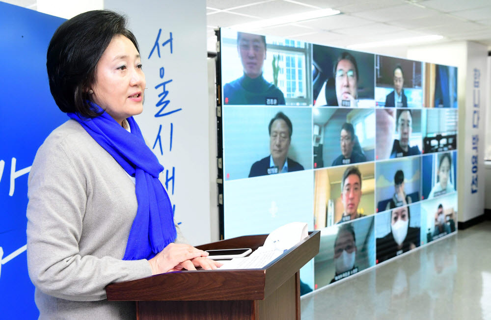 박영선 더불어민주당 서울시장 예비후보가 23일 서울 종로구 안국빌딩에서 서울시 대전환 청년 일자리-창업·벤처 생태계 도시 정책발표를 하고 있다.