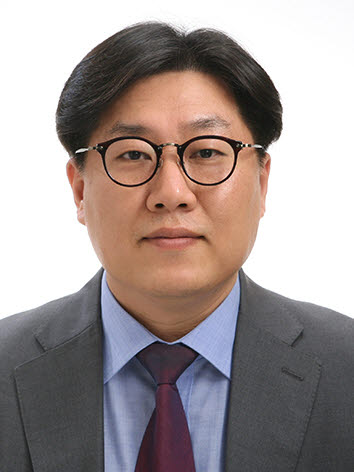 구형의 실리카 리포좀 입자화 기술을 개발한 장정호 한국세라믹기술원 연구원.