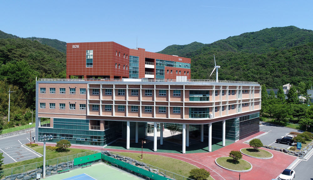 목포대 조선해양공학과가 위치한 제5공학관 건물.