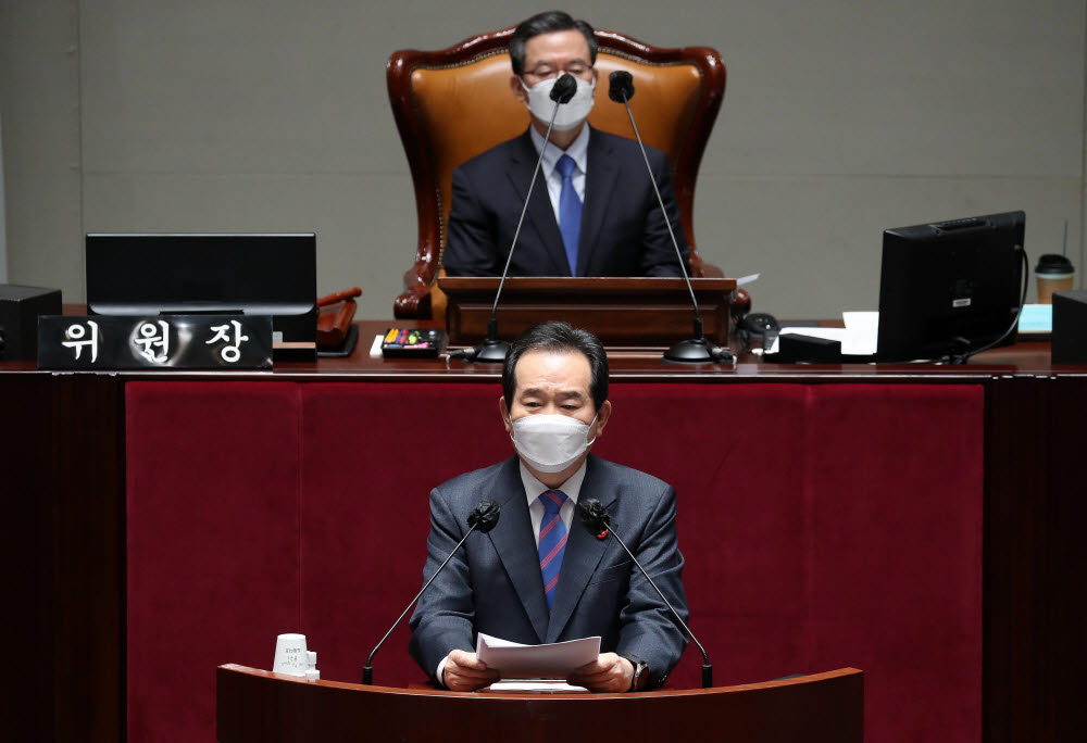 예결위 출석한 국무총리와 경제부총리의 대화는?