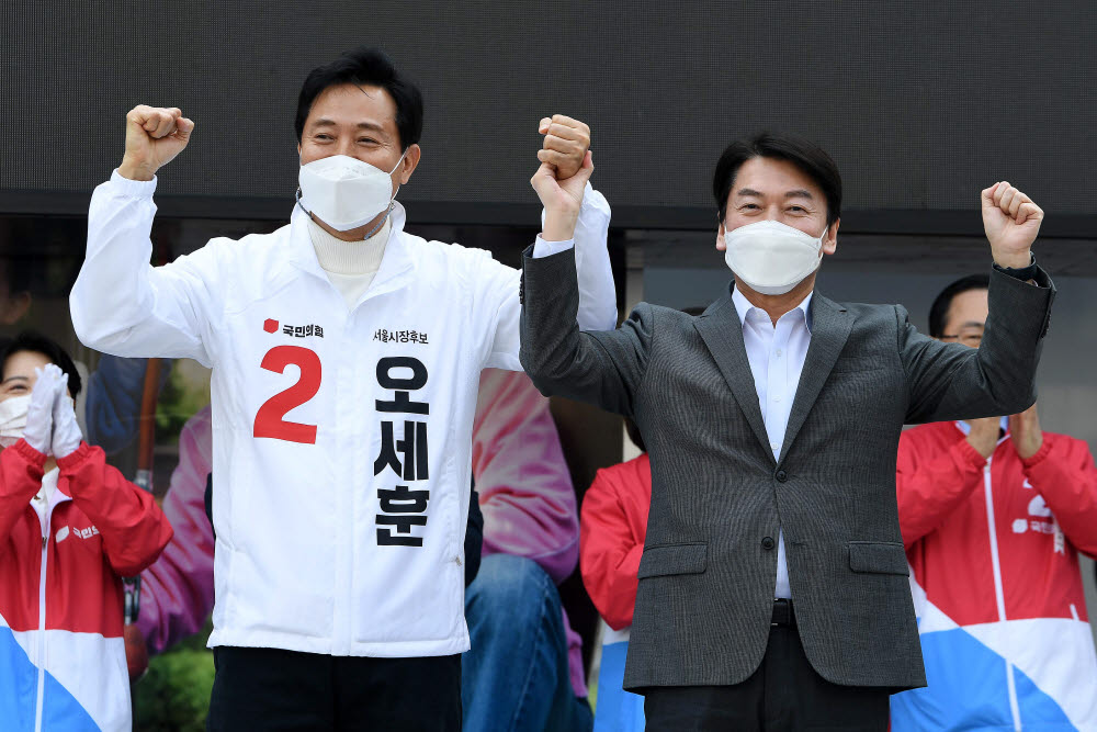 서울시장 선거 유세 첫날, 나란히 선 오세훈·안철수