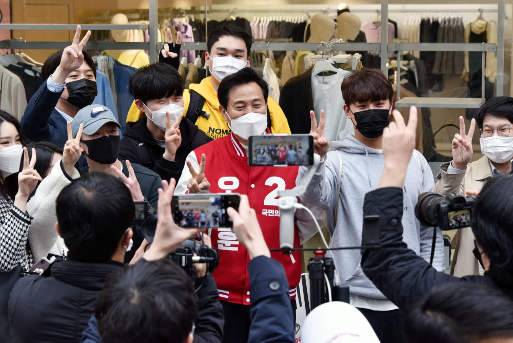 가로수길 찾은 오세훈 국민의힘 서울시장 후보