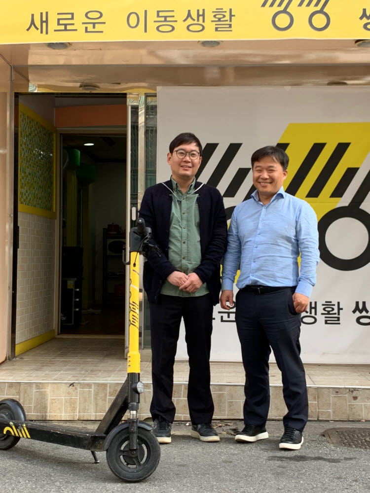 김상훈 피유엠피 대표(오른쪽)가 한승현 청주 운영파트너사 대표를 만나 지난 3일 지역 현안에 대한 의견을 나눴다.