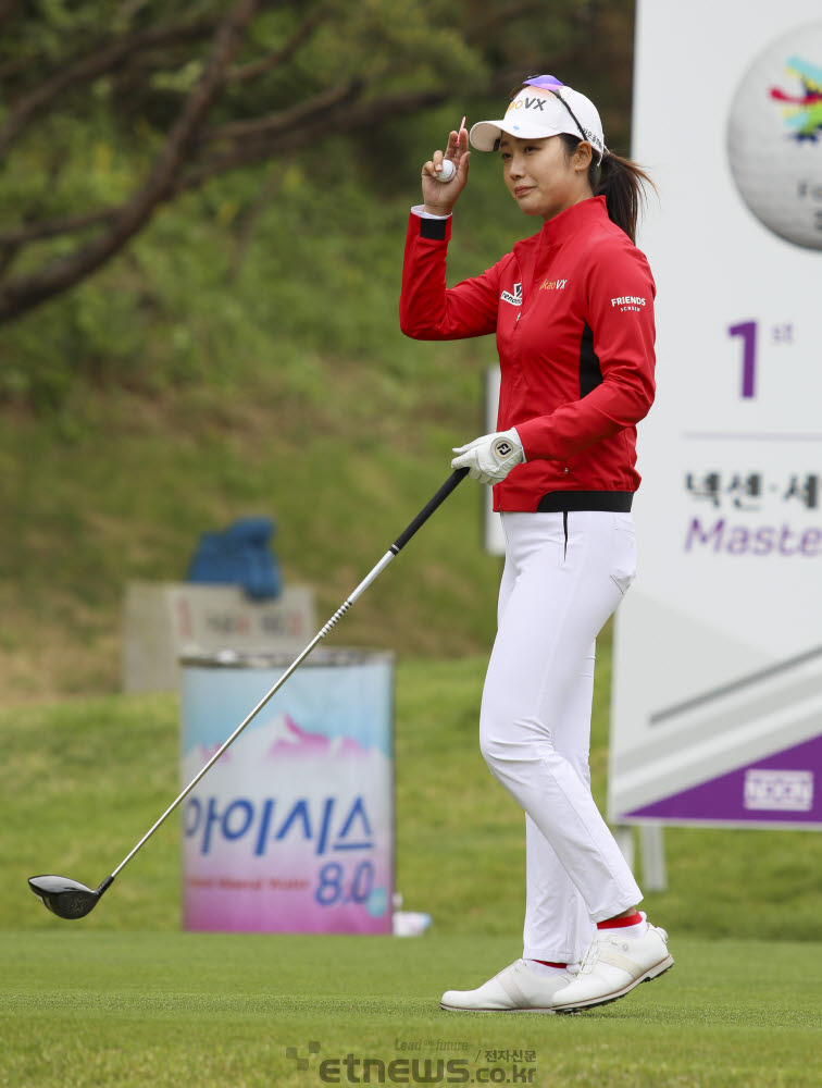 [포토]한진선 '살짝 보이는 레드 포인트'