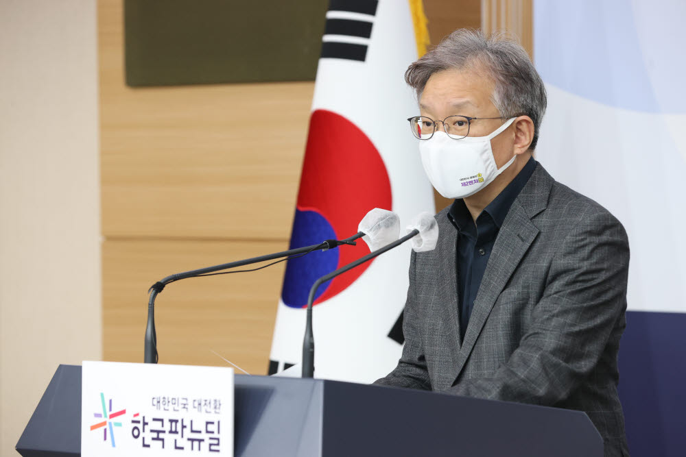 26일 정부서울청사 별관 브리핑룸에서 권칠승 중소벤처기업부 장관이 한국 창업생태계의 변화 분석 발표를 브리핑하고 있다.
