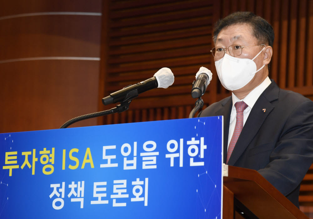 1일 나재철 금융투자협회 회장이투자형 ISA(개인종합자산관리계좌) 도입을 위한 정책토론회에서 발언하고 있다.(사진=금융투자협회)