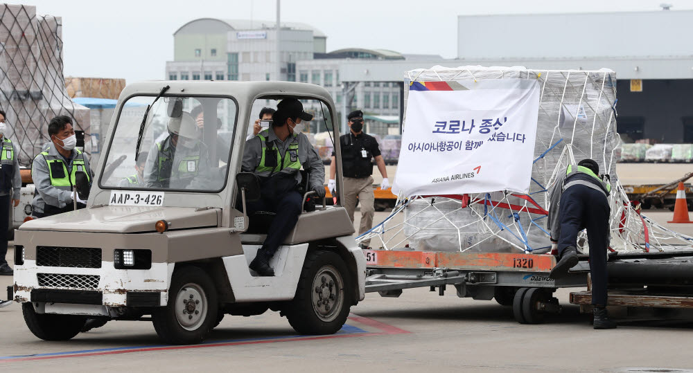 인천공항 도착한 모더나 백신 첫 도입물량