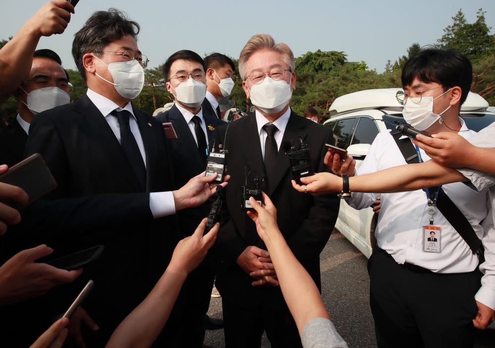 대선 출마를 선언한 이재명 경기지사 '전환 위기를 도약 기회로'