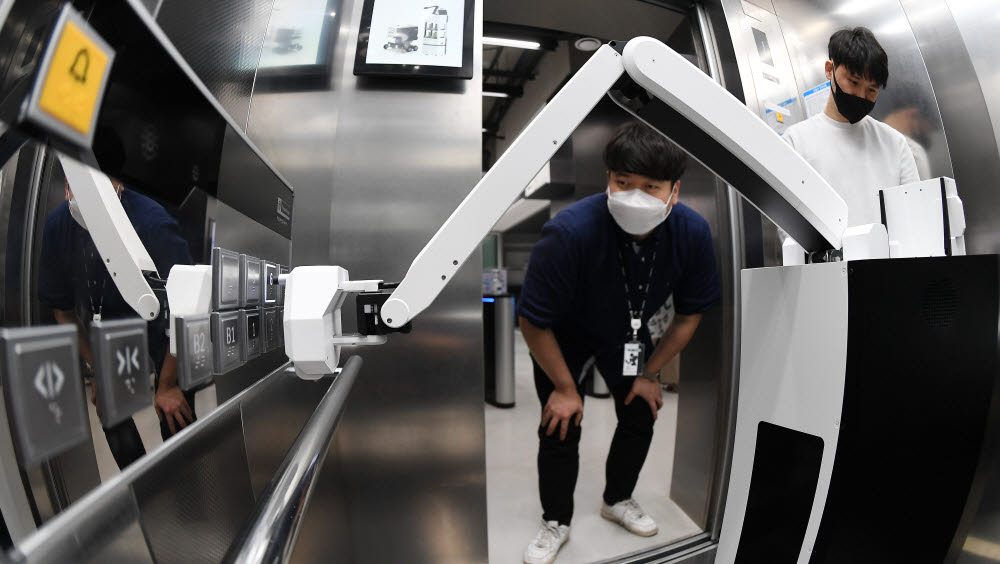 로보티즈 비전 기반 매니퓰레이터 실내자율주행로봇 상용화