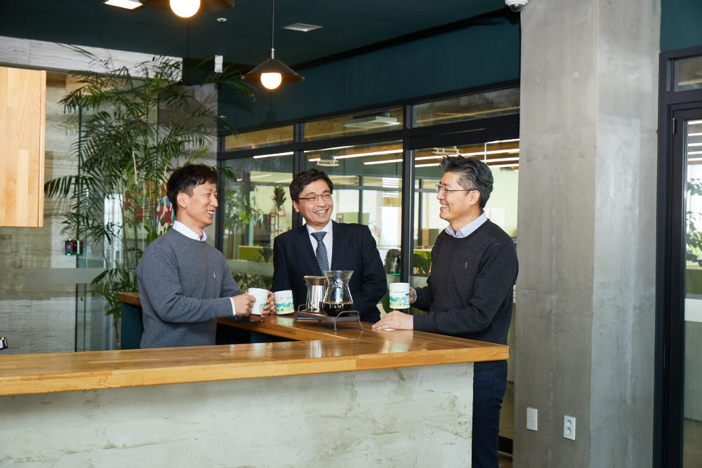 그리드위즈의 김현웅 전무와 류준우 사장, 김구환 대표.(사진 왼쪽부터 순서대로.)