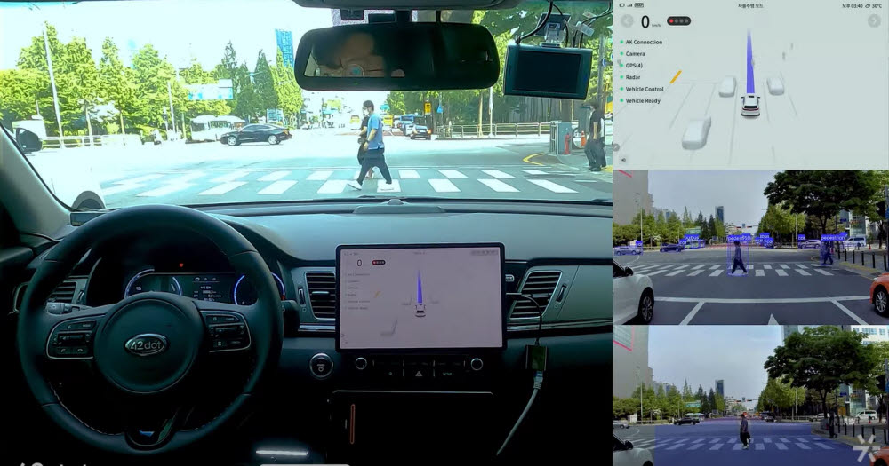 포티투닷이 자율주행차를 공공도로에서 테스트하는 모습. 카메라와 레이더 센서가 사람과 사물을 인식해 디스플레이에 표시한다.