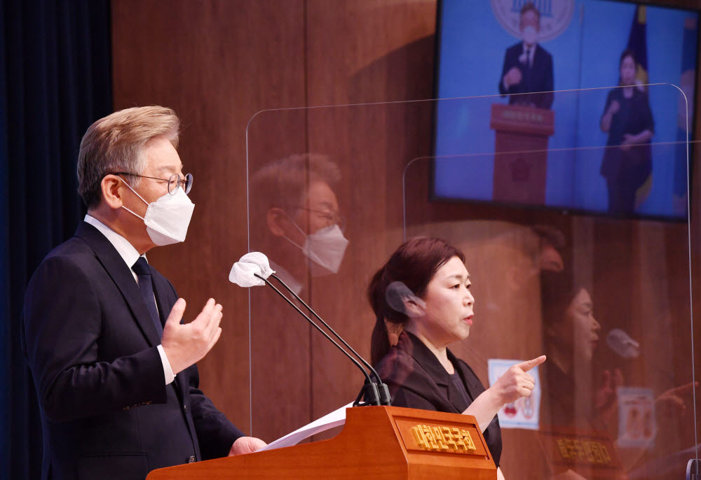 이재명, '청년 200만원, 그외 전국민 100만원 기본소득 지급'