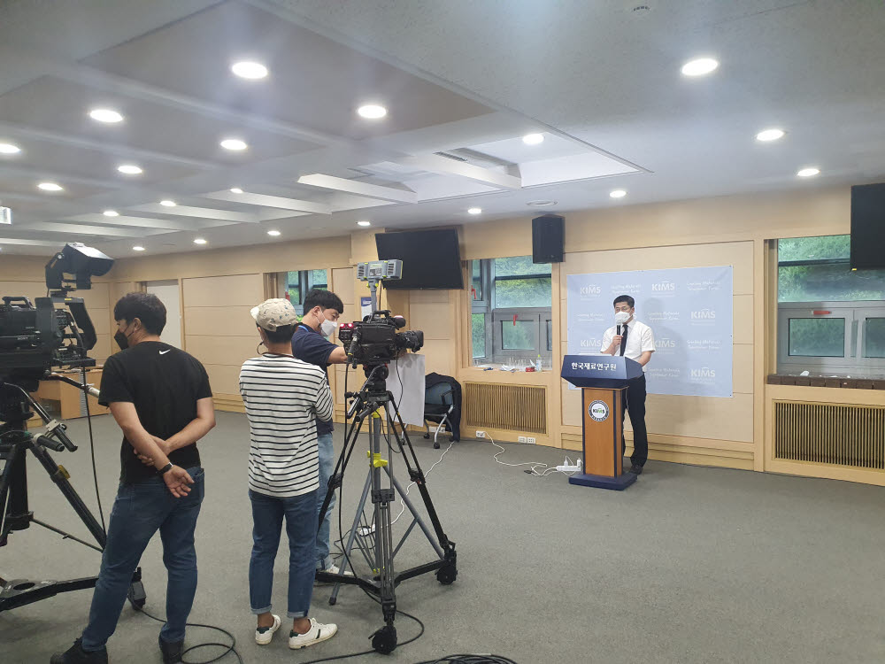 한국재료연구원이 17일 진행한 소부장 자립화 연구성과 연구현장 온라인 브리핑 모습.