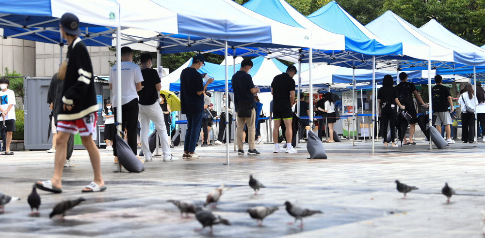 닷새만에 2000명대…역대 두 번째 큰 규모