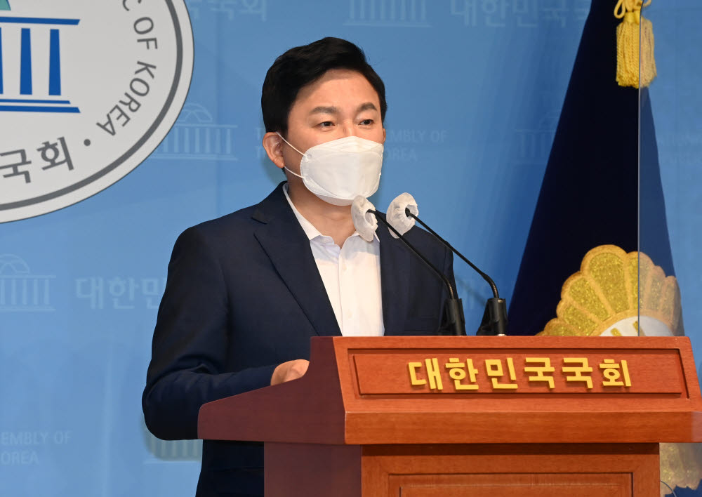 원희룡 국민의힘 원희룡 대선 경선 예비후보가 31일 오전 국회 소통관에서 사회적 거리두기 개편 기자회견을 하고 있다. 연합뉴스.