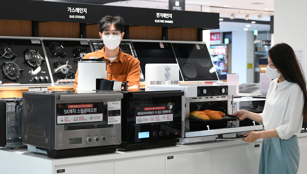 요리에 빠진 집콕족 공략...가전업계 오븐대전