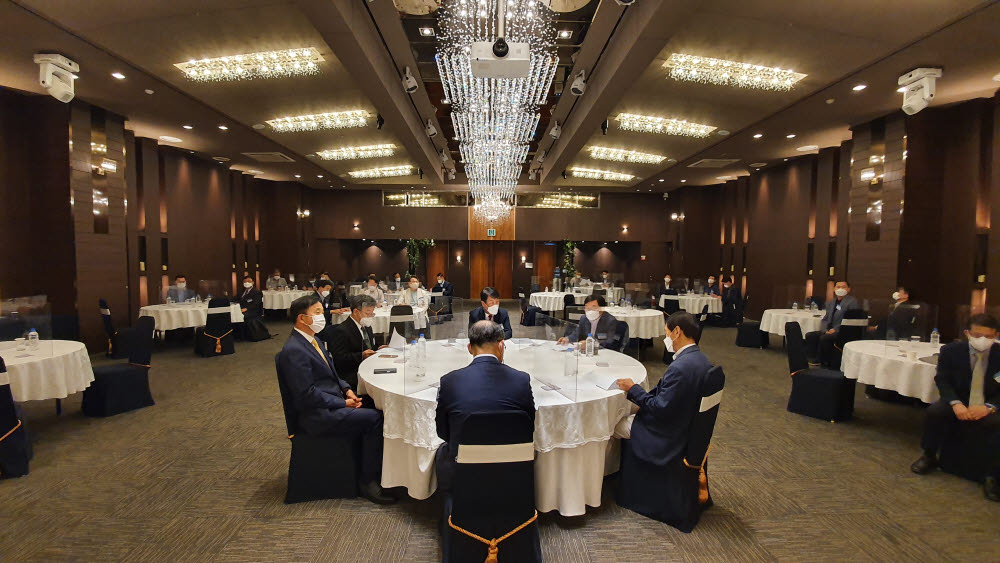 30일 한국군사학회 세미나에서 주요 참석자들이 주제 발표 내용을 경청하고 있다.