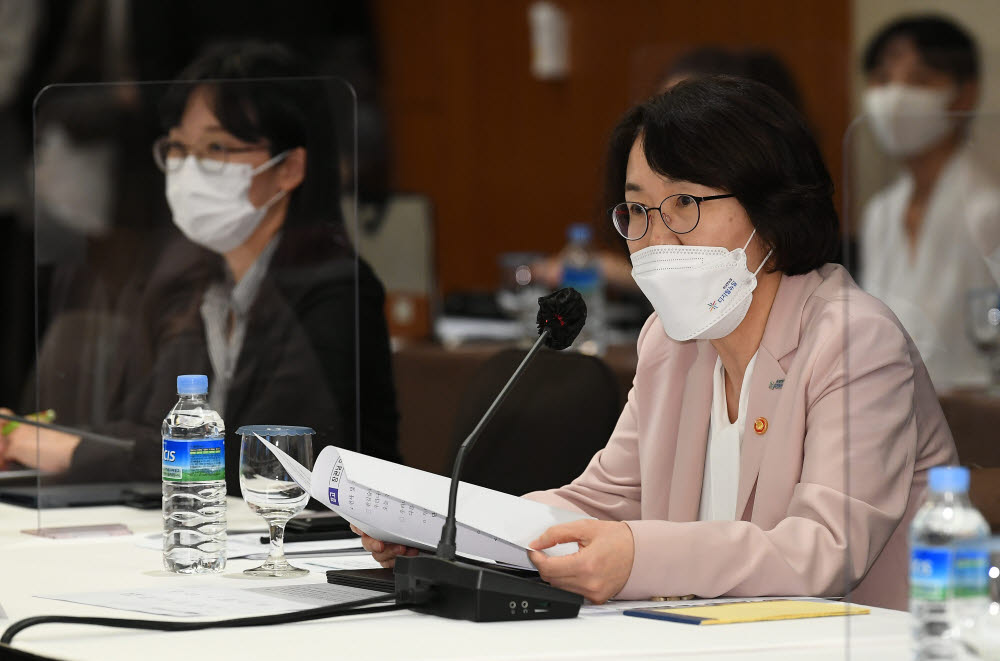 임혜숙 과학기술정보통신부 장관이 모두발언을 하고 있다.