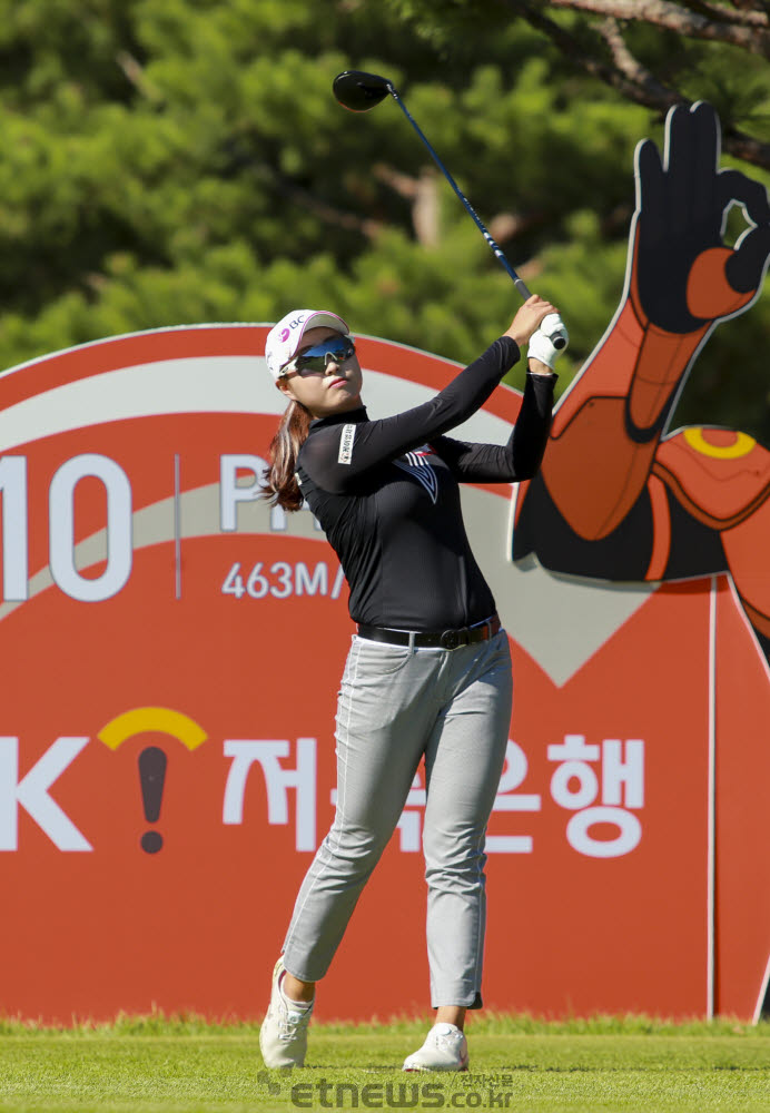 [포토]김우정, 시원하게 보낸다