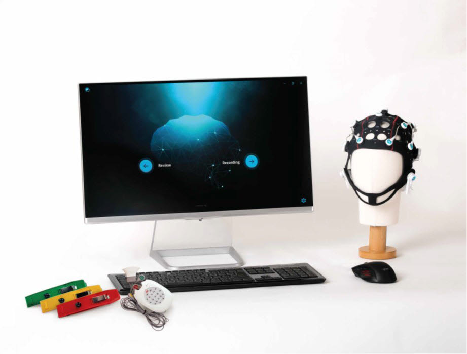 와이브레인이 개발한 정신과용 뇌파검사 시스템 마인드스캔의 측정기(오른쪽)와 웹분석 시스템(왼쪽)을 비롯한 기타 소모품. (사진=와이브레인)